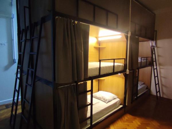 Hostel Casarão 65 : photo 7 de la chambre lit simple dans dortoir mixte