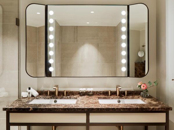 Bank Hotel, a Member of Small Luxury Hotels : photo 4 de la chambre hébergement elegant exceptional avec baignoire