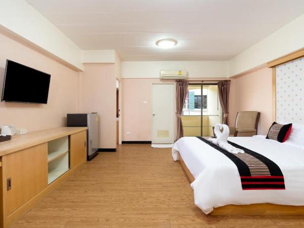 P-Park Hotel near Yanhee Hospital : photo 3 de la chambre chambre triple deluxe