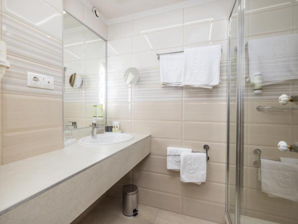 Carlton Hotel Buda Castle : photo 5 de la chambre chambre deluxe avec balcon