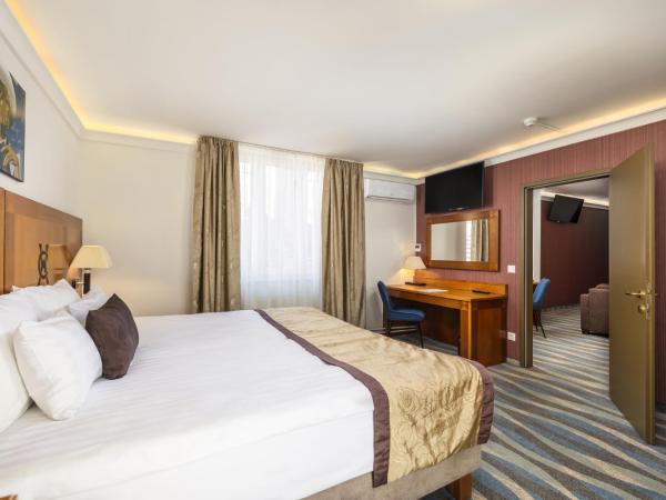 Carlton Hotel Buda Castle : photo 3 de la chambre chambre deluxe avec balcon