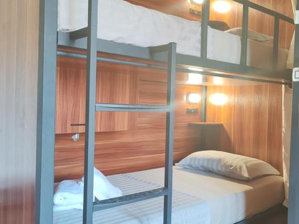 Hostel Pulp Fiction : photo 8 de la chambre lit dans dortoir 6 lits