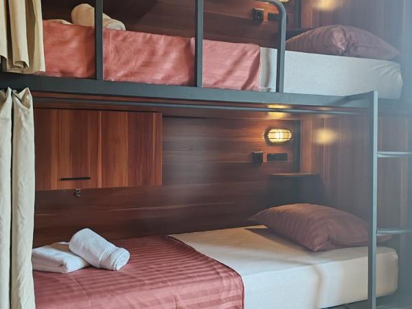 Hostel Pulp Fiction : photo 9 de la chambre lit dans dortoir 6 lits