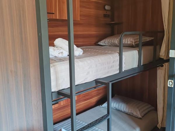 Hostel Pulp Fiction : photo 10 de la chambre lit dans dortoir 6 lits