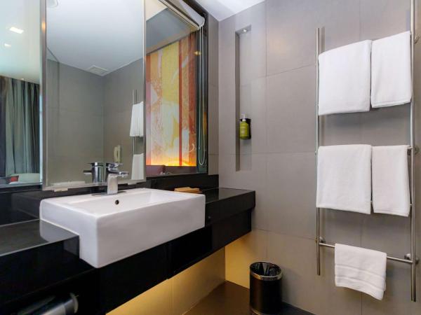 Park Plaza Bangkok Soi 18 : photo 5 de la chambre chambre deluxe - vue sur ville