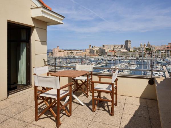 Radisson Blu Hotel Marseille Vieux Port : photo 7 de la chambre suite avec terrasse - vue sur port