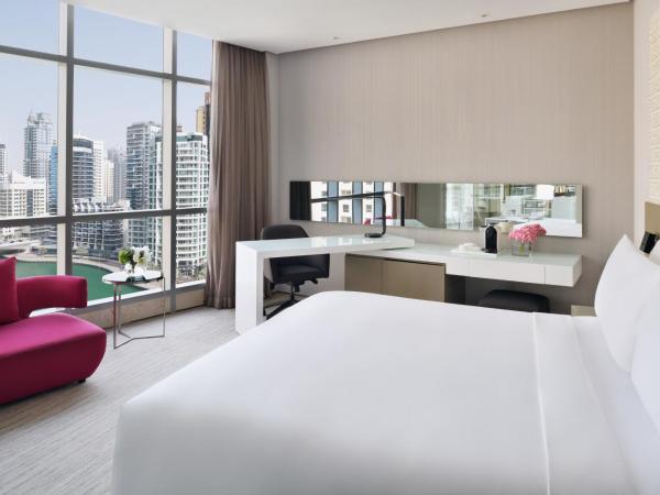 InterContinental Dubai Marina, an IHG Hotel : photo 7 de la chambre chambre lit king-size classique avec accès au club
