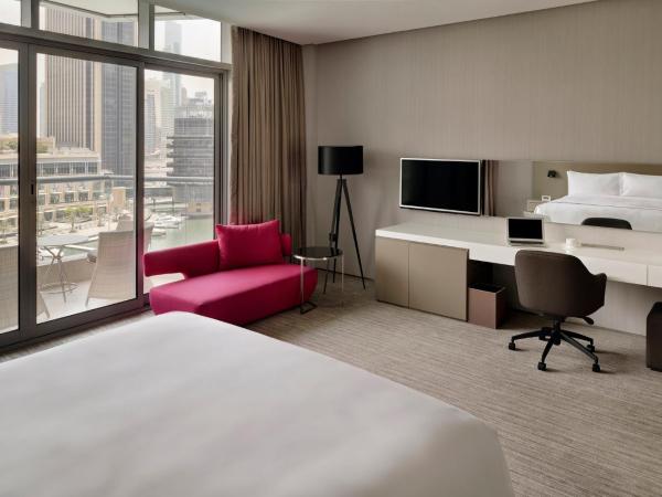 InterContinental Dubai Marina, an IHG Hotel : photo 6 de la chambre chambre lit king-size premium avec balcon et vue sur le port de plaisance