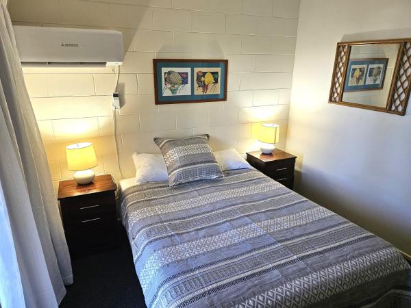 Mango Tree Holiday Apartments : photo 3 de la chambre villa 2 chambres :