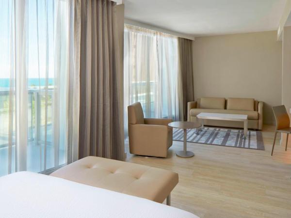 AC Hotel by Marriott Miami Beach : photo 2 de la chambre suite 2 lits queen-size et balcon - vue sur océan