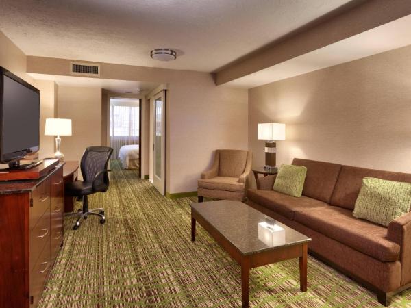 Salt Lake City Marriott University Park : photo 3 de la chambre suite 1 chambre lit king-size avec canapé-lit
