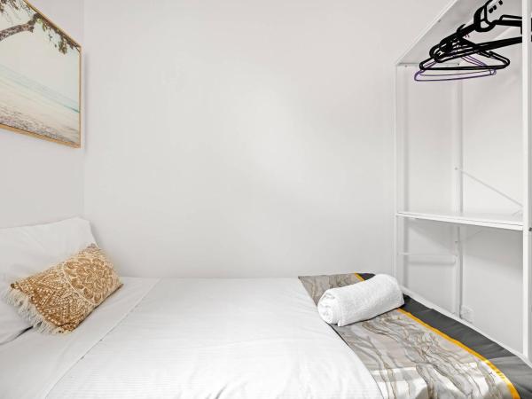 Rustic Single Room - Centrally Located - Shared Bathroom : photo 3 de la chambre chambre simple avec salle de bains commune