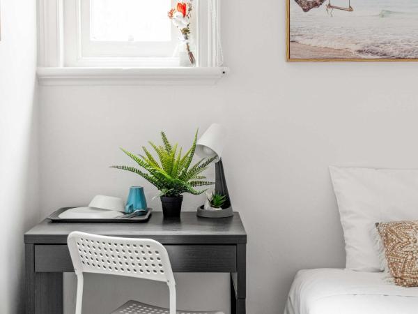 Rustic Single Room - Centrally Located - Shared Bathroom : photo 4 de la chambre chambre simple avec salle de bains commune