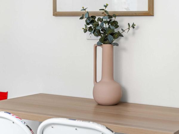 Rustic Double Room - Centrally Located - Shared Bathroom : photo 2 de la chambre chambre double avec salle de bains commune