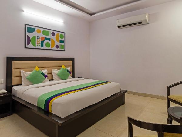 Treebo White Rock, Sohna Road : photo 1 de la chambre standard room with working desk