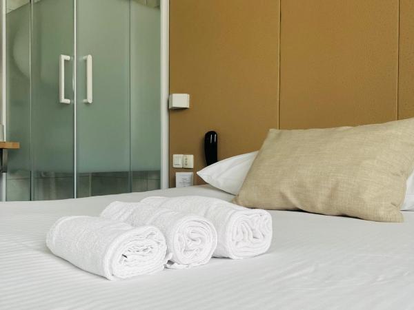 L'Hôtel Bristol : photo 1 de la chambre small double room with open bathroom - non-smoking