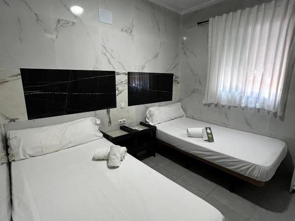 Hostal Avenida Andalucia : photo 8 de la chambre chambre double ou lits jumeaux Économique 