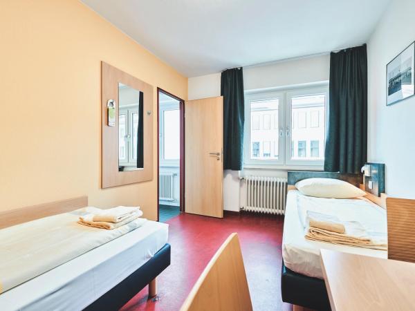 DJH Jugendgästehaus Adolph Kolping : photo 5 de la chambre chambre double