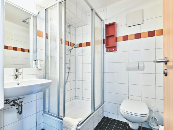 DJH Jugendgästehaus Adolph Kolping : photo 5 de la chambre chambre quadruple