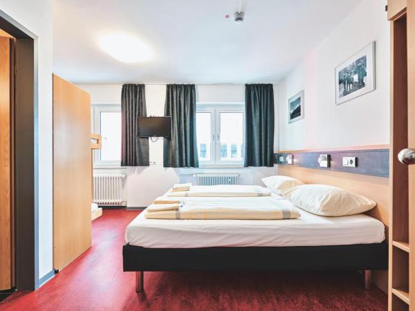 DJH Jugendgästehaus Adolph Kolping : photo 1 de la chambre chambre double