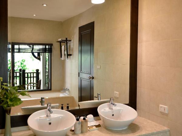 Rawi Warin Resort And Spa - SHA Extra Plus : photo 4 de la chambre villa