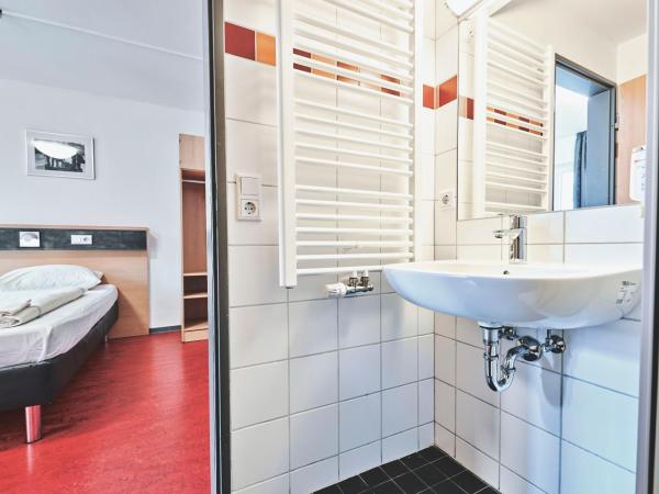 DJH Jugendgästehaus Adolph Kolping : photo 2 de la chambre chambre double