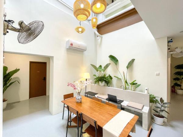 LiLi Stay Lebuh Melayu : photo 5 de la chambre chambre double avec salle de bains privative