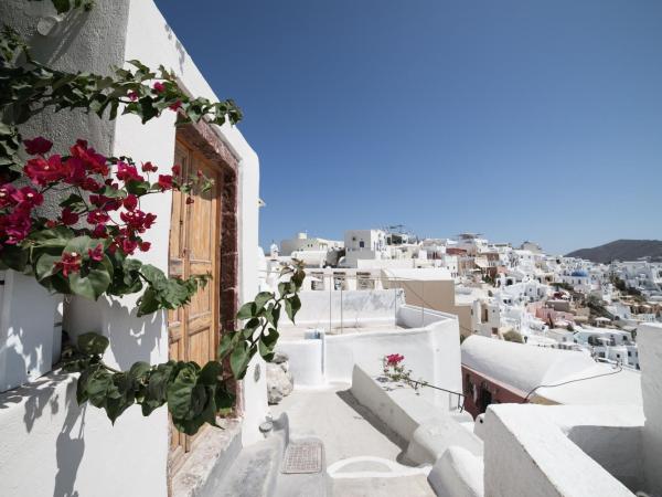 Spitia Santorini Villa Collection : photo 4 de la chambre la maison troglodyte - vue sur volcan