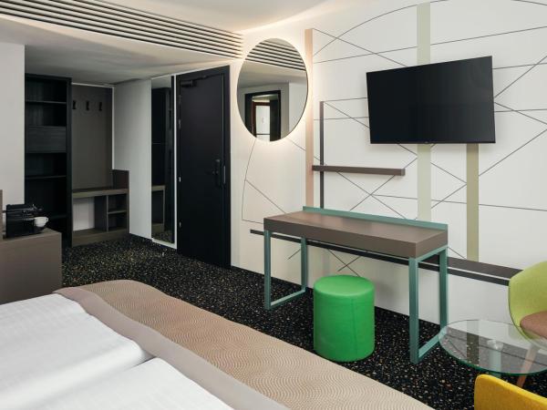 EA Embassy Prague Hotel : photo 2 de la chambre chambre lit king-size supérieure