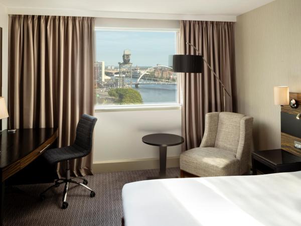 Crowne Plaza Glasgow, an IHG Hotel : photo 2 de la chambre chambre lit king-size première - vue sur rivière