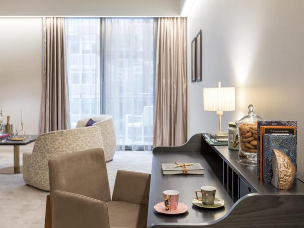 The Quarters Swiss Cottage : photo 5 de la chambre suite lit king-size