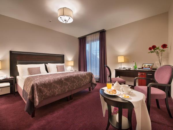 EA Embassy Prague Hotel : photo 1 de la chambre chambre double avec balcon