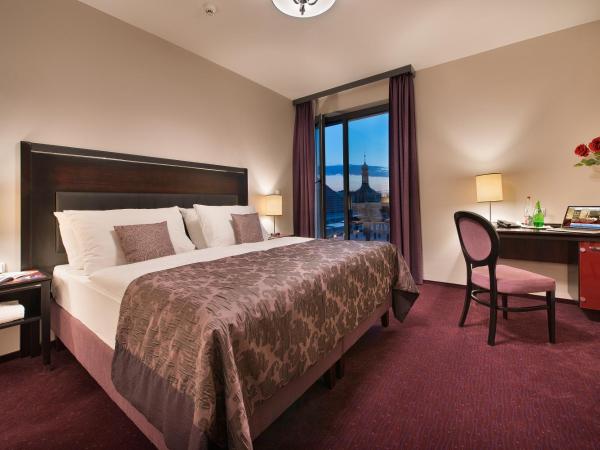 EA Embassy Prague Hotel : photo 2 de la chambre chambre double avec balcon