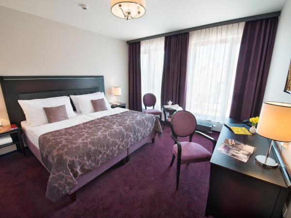 EA Embassy Prague Hotel : photo 5 de la chambre chambre double avec balcon