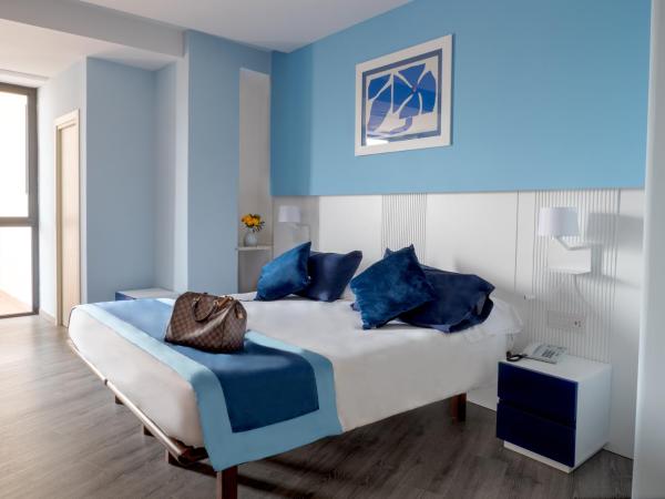 Hotel Cristina : photo 1 de la chambre suite familiale