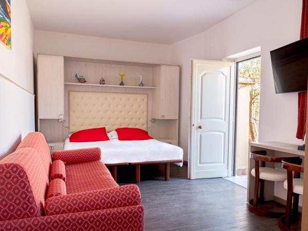 Hotel Cristina : photo 1 de la chambre chambre familiale - vue sur jardin