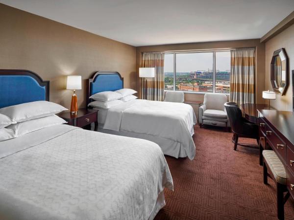 Sheraton Inner Harbor Hotel : photo 2 de la chambre chambre traditionnelle 2 lits doubles - vue sur ville