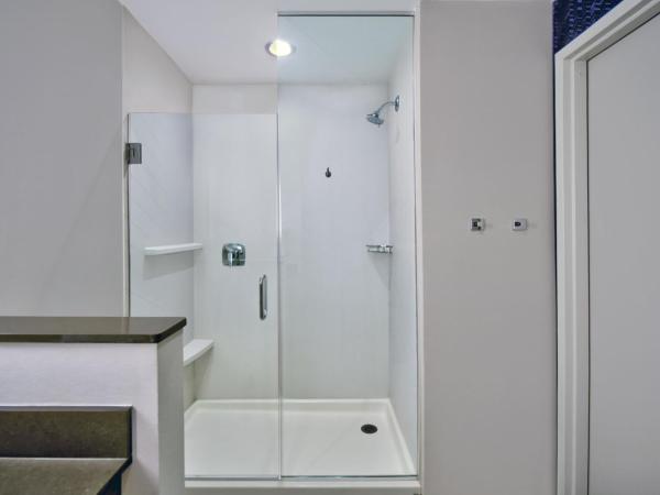 Fairfield by Marriott Inn & Suites Orlando at FLAMINGO CROSSINGS® Town Center : photo 5 de la chambre chambre lit king-size