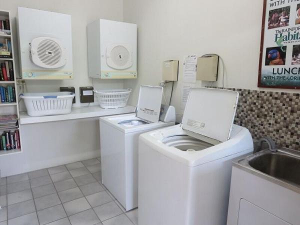 Lazy Lizard Motor Inn : photo 8 de la chambre studio familial