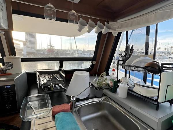 Barco muy espacioso con dos terrazas Valencia CENTRO!! : photo 2 de la chambre mobile home