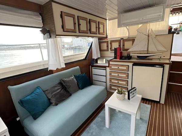 Barco muy espacioso con dos terrazas Valencia CENTRO!! : photo 8 de la chambre mobile home