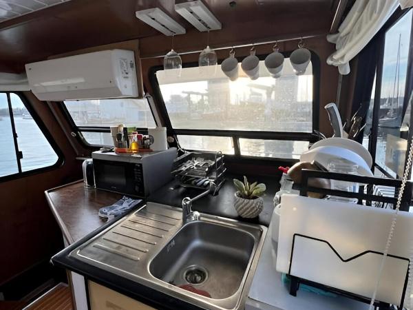 Barco muy espacioso con dos terrazas Valencia CENTRO!! : photo 9 de la chambre mobile home