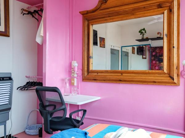 ITZAE Polanquito CDMX Lincoln Park dog friendly : photo 5 de la chambre chambre quadruple avec salle de bains commune