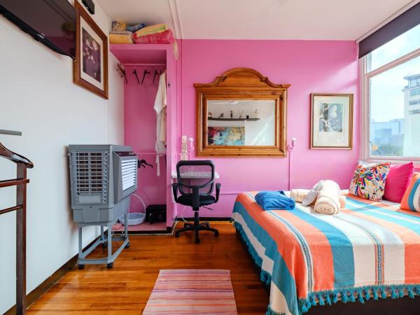 ITZAE Polanquito CDMX Lincoln Park dog friendly : photo 1 de la chambre chambre quadruple avec salle de bains commune