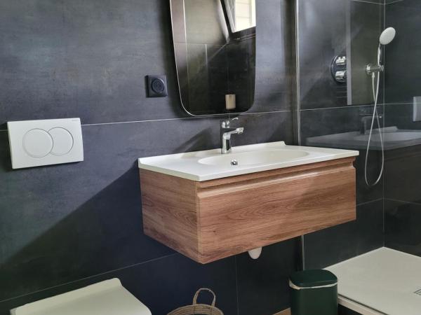 A n n e x e : photo 10 de la chambre chambre lit king-size - vue sur piscine