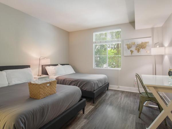 Santa Monica 2Bedrooms Pool&Gym&Free Parking : photo 4 de la chambre chambre double avec balcon