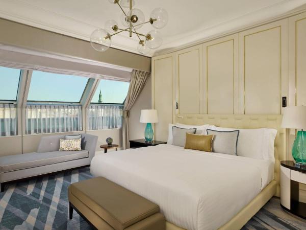 The Ritz-Carlton, Budapest : photo 10 de la chambre suite exécutive 1 chambre avec lit king-size et canapé-lit - vue sur parc ou ville