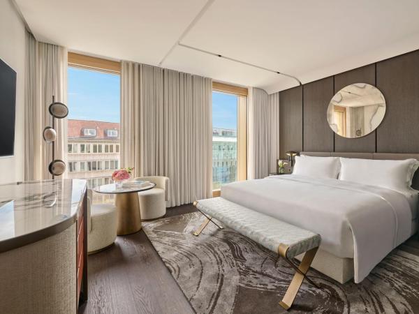 Koenigshof, a Luxury Collection Hotel, Munich : photo 1 de la chambre chambre lit king-size deluxe
