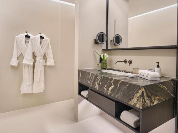 Koenigshof, a Luxury Collection Hotel, Munich : photo 4 de la chambre chambre lit king-size deluxe