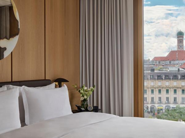 Koenigshof, a Luxury Collection Hotel, Munich : photo 4 de la chambre one-bedroom panorama king suite with city view